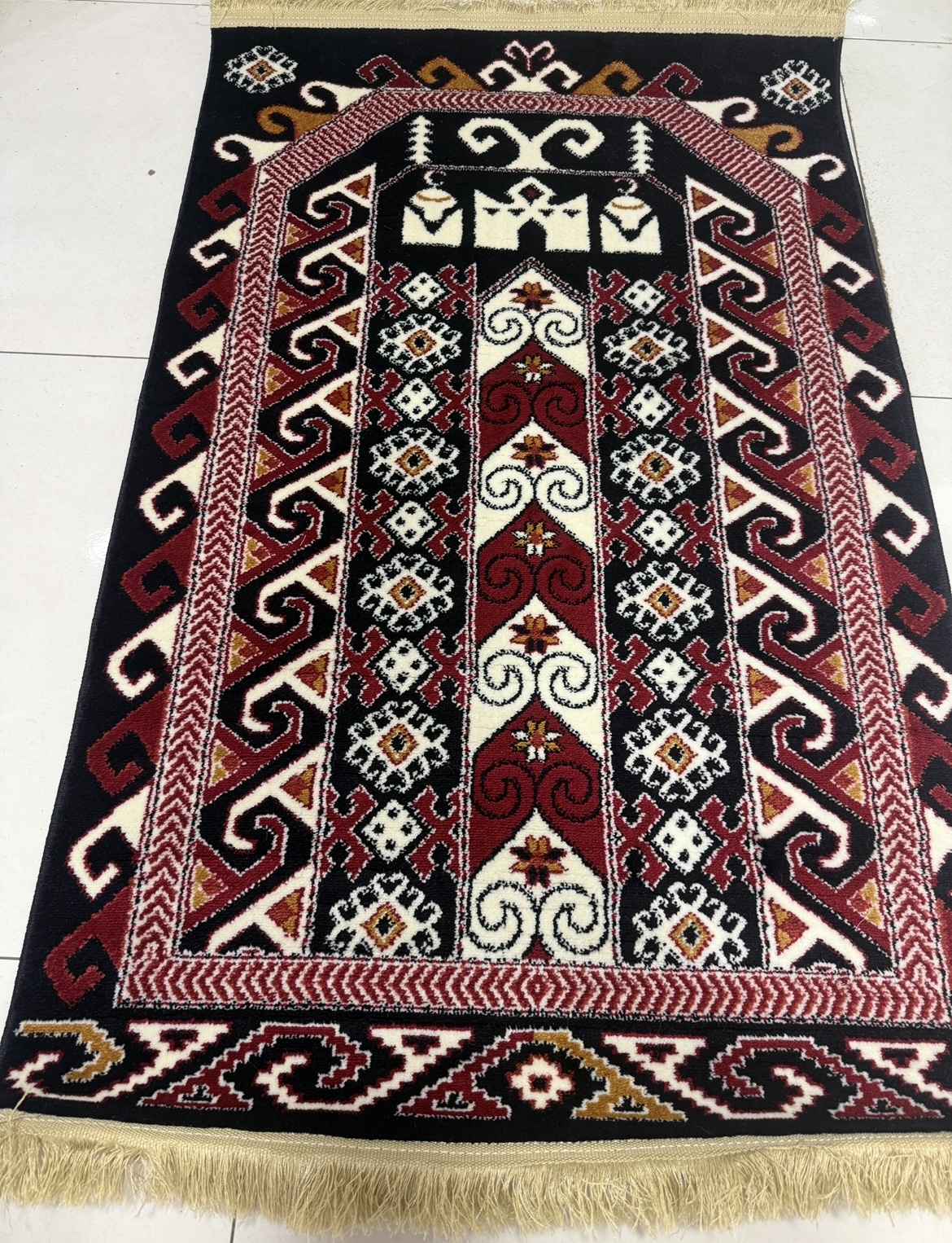 جانماز کاشانی گرم بالا درجه یک در رنگ و طرح بندی متنوع