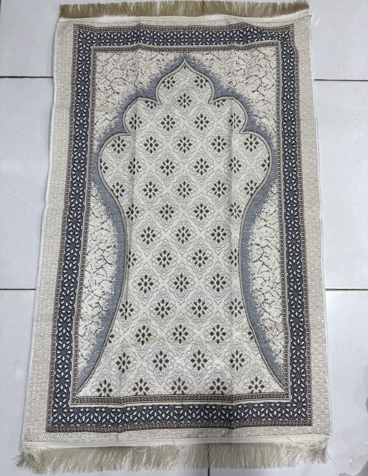 جانماز ریشه دار کاور دار جنس شانل درجه یک