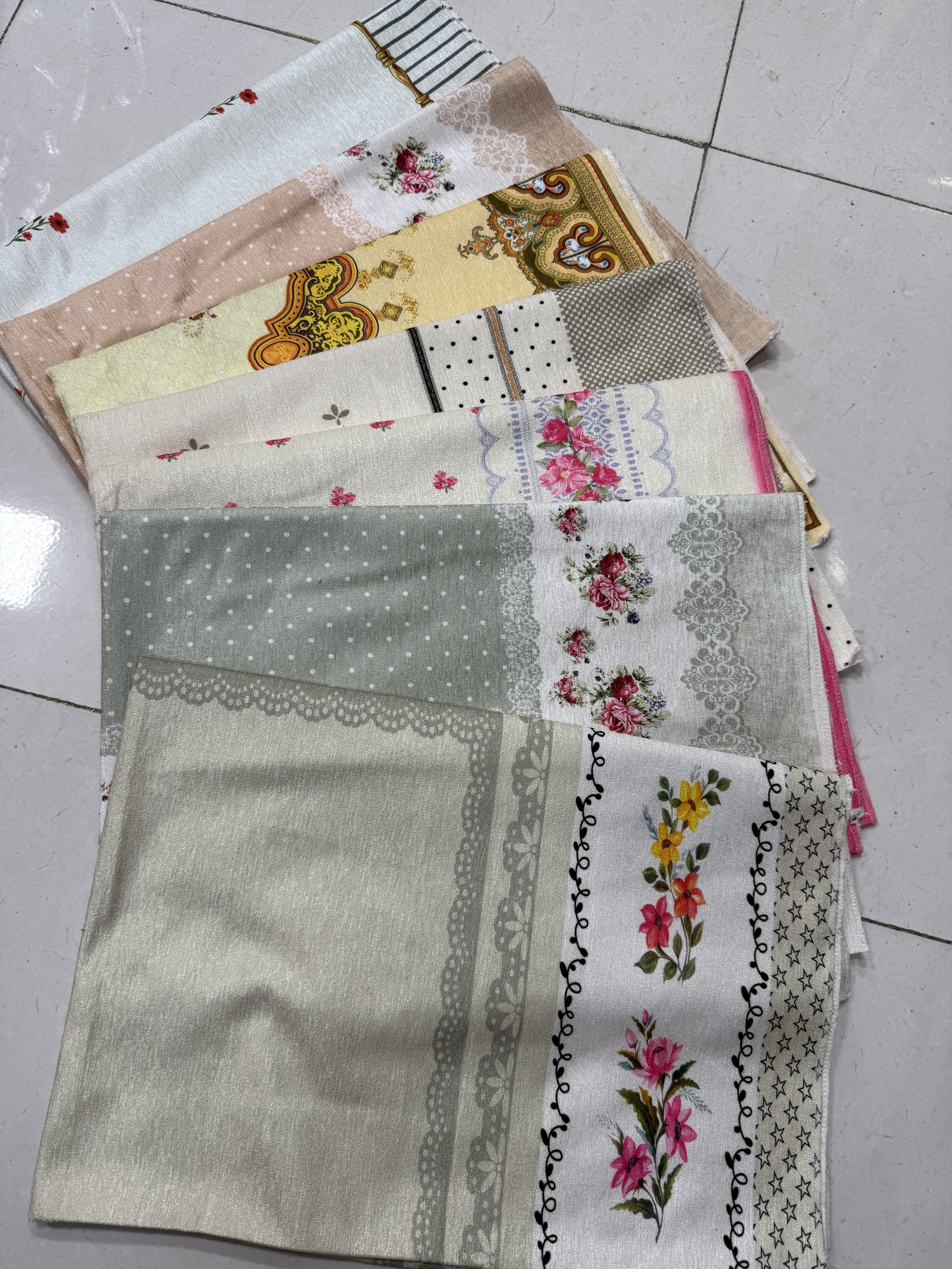 زیر سفره مخمل چاپی سایز ۱ در ۱٫۵ در رنگبندی و طرح بندی متنوع